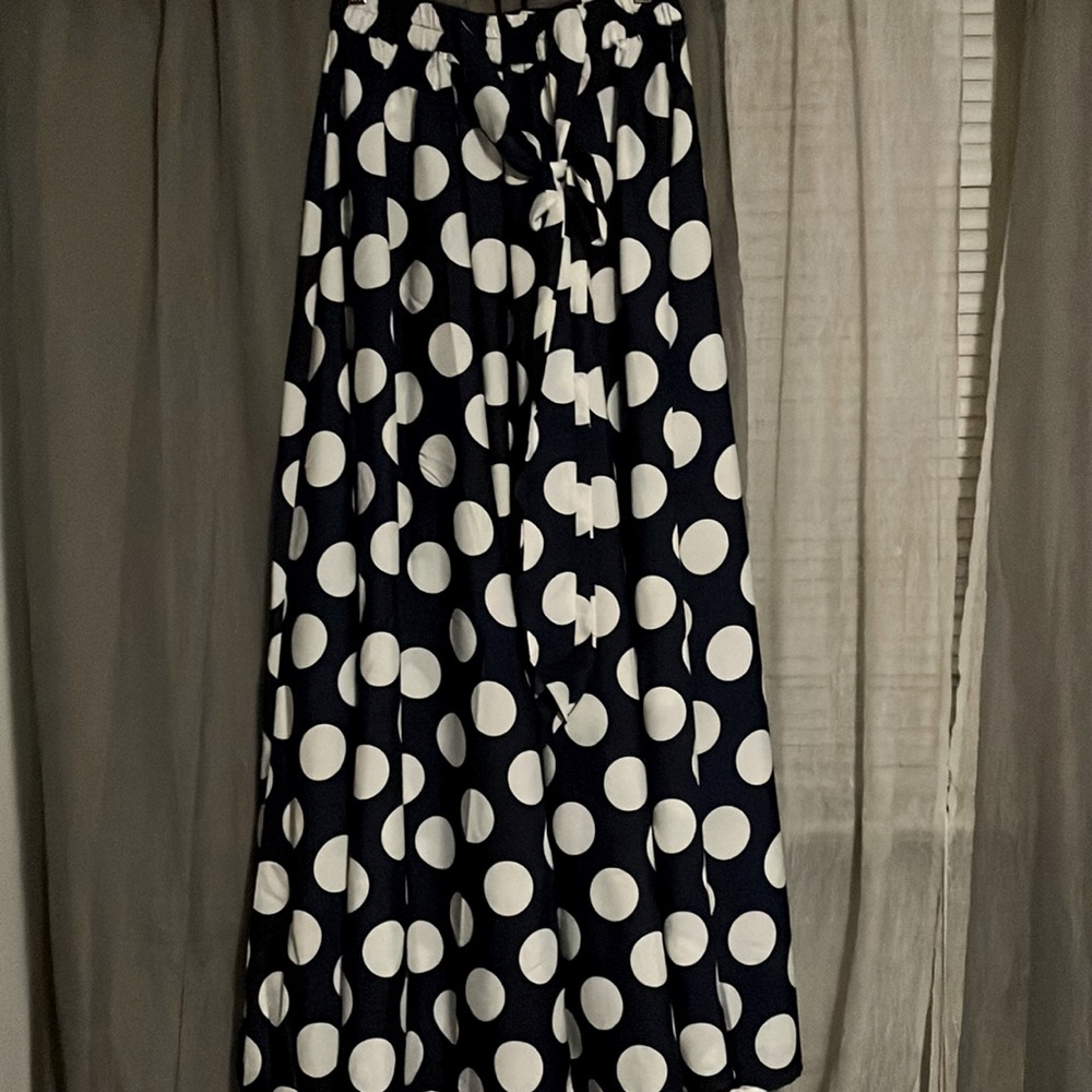 💋3/15 NWOT Polka dot floor length skirt small